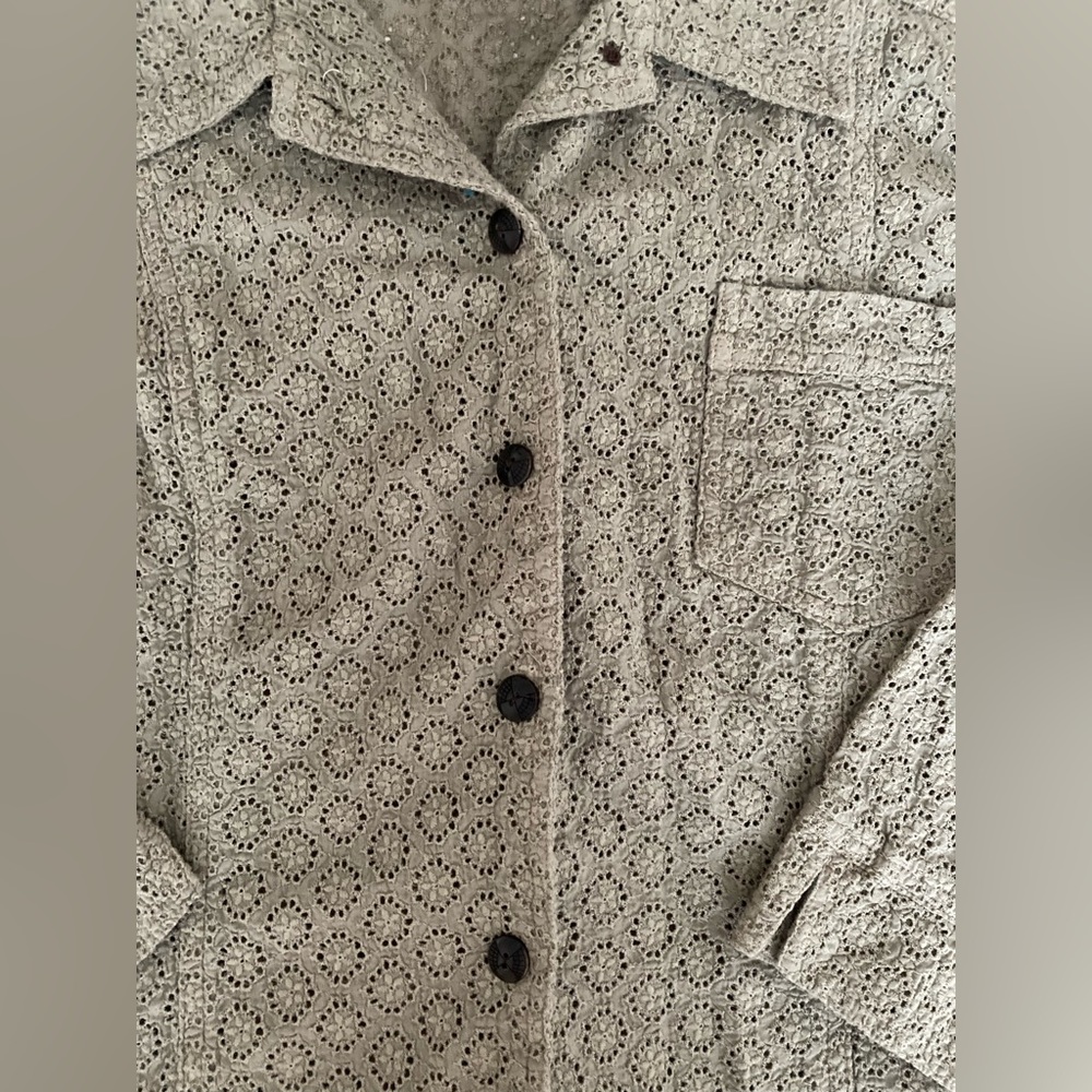 3/4 Sleeve Shirt - Picture 2 of 5